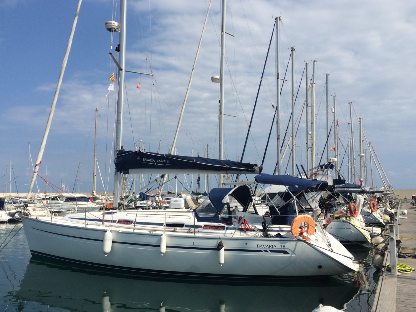 Precioso Bavaria 38 Cruiser de quilla larga