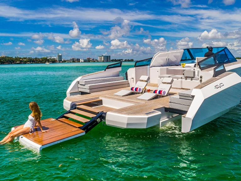 Alquiler Lancha EVO Yachts con o sin  título de navegación