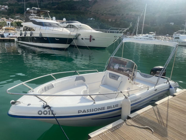 Alquiler de Blumax 19 open en Castellammare del Golfo