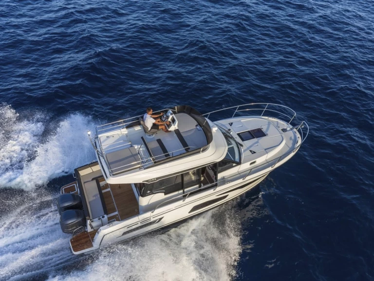 Alquiler de Jeanneau Merry Fisher 1095 Fly en Punat