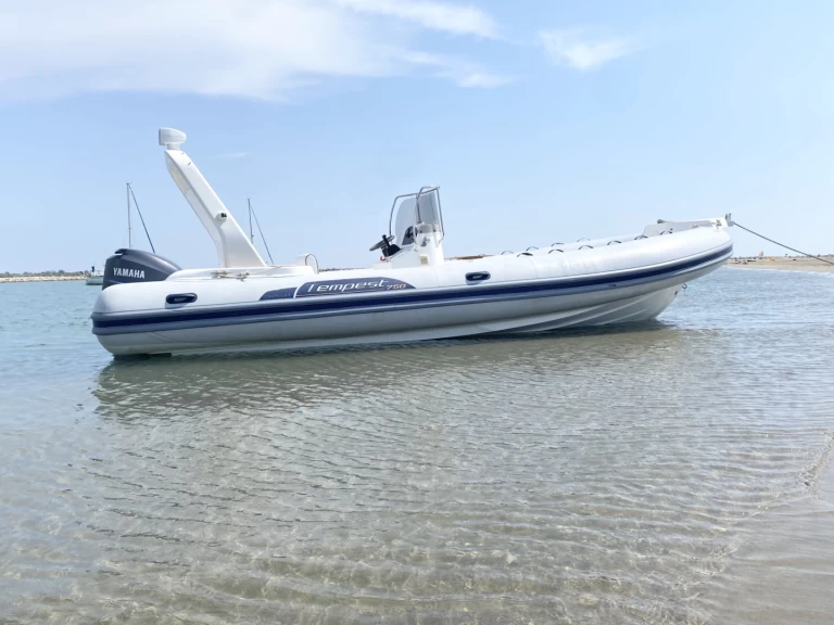 Alquiler de barcos Port-Camargue barato de Tempest 750