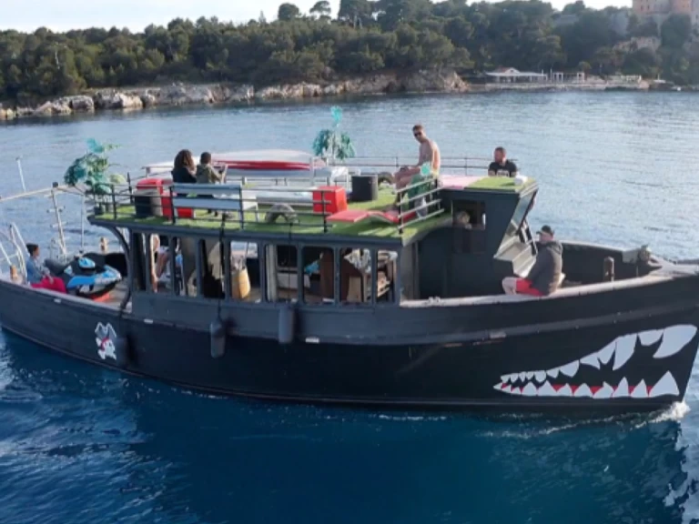 Custom Made Bateau Pirate de alquiler a Cannes