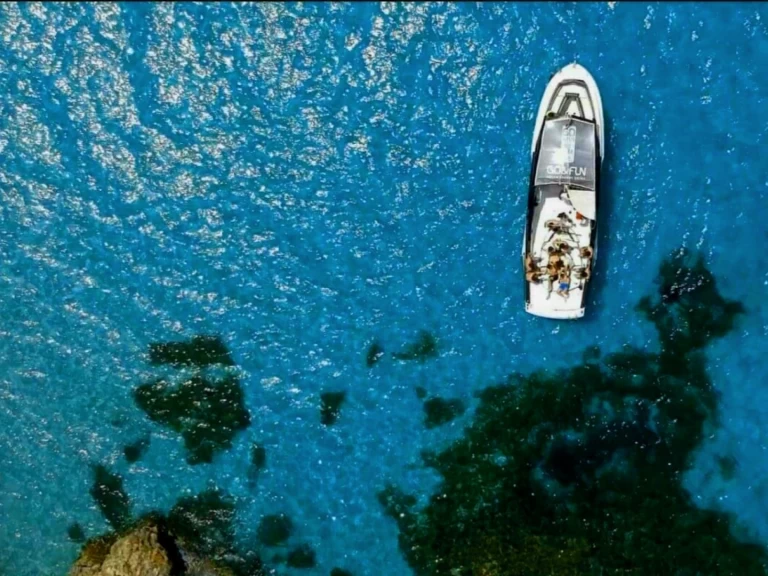 Alquiler Lancha Custom Made con o sin  título de navegación