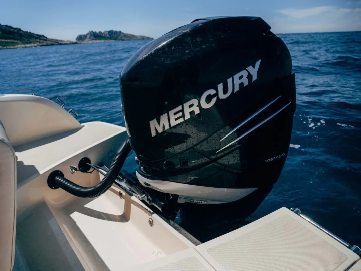 Invictus  Invictus 240 CX de alquiler a Marsella