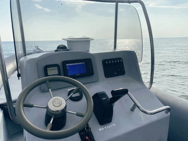 Alquiler de embarcaciones Capelli Tempest 700 enPort-Camargue en Samboat