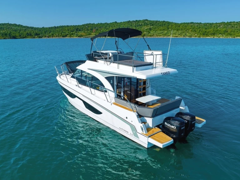 Alquiler Pirovac - Bénéteau Antares 11 FLY en SamBoat