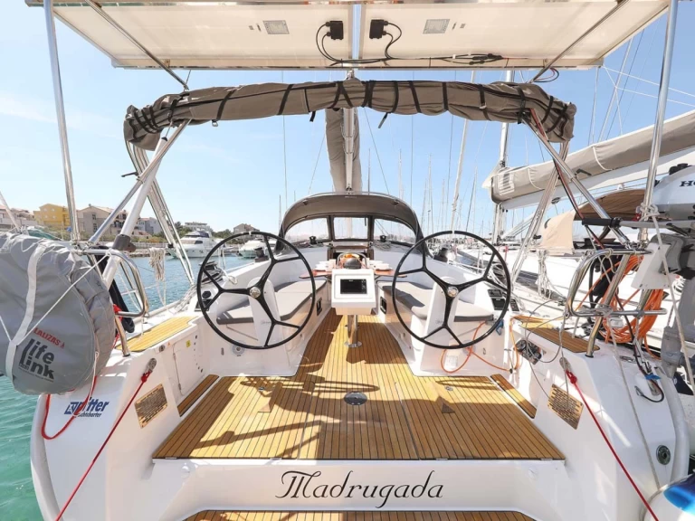 Alquiler de embarcaciones Bavaria Cruiser 41S enJezera en Samboat