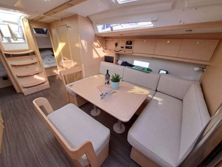 Alquiler de Dufour Dufour 430 en Jezera