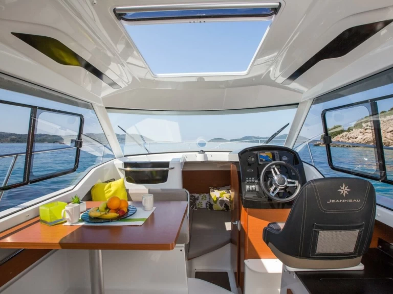 Alquiler de embarcaciones Jeanneau Merry Fisher 795 enTrogir en Samboat