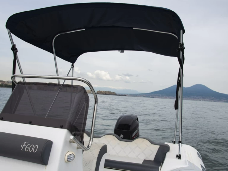 Alquiler de embarcaciones DOMAR f600 enNápoles en Samboat