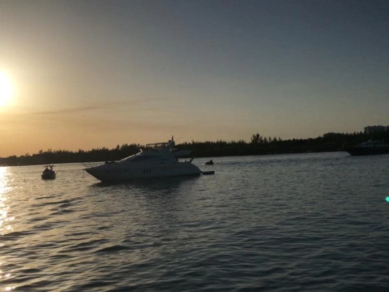 Alquiler de embarcaciones Sea Ray Sea Ray 400 Sundancer enMiami en Samboat