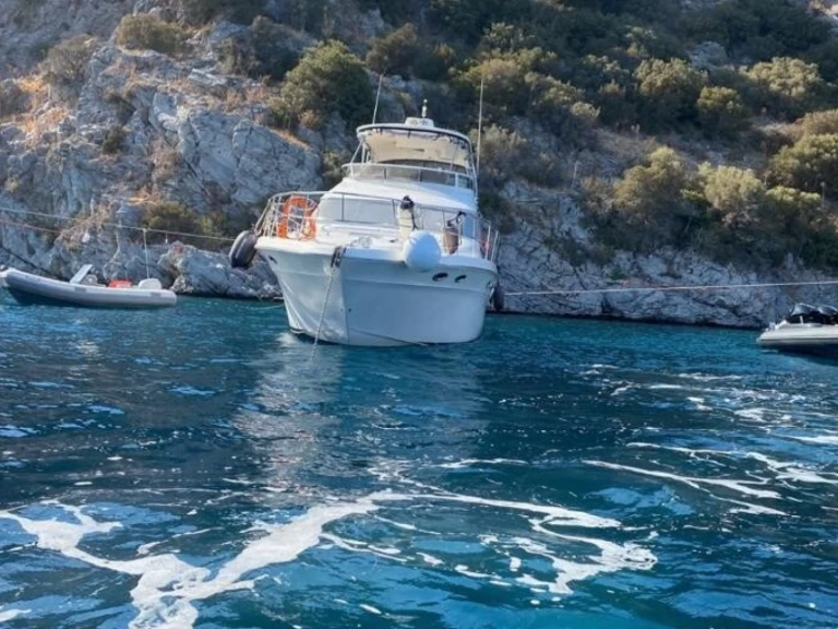 Alquiler de embarcaciones Sea Ray Sundancer 265 enBodrum en Samboat