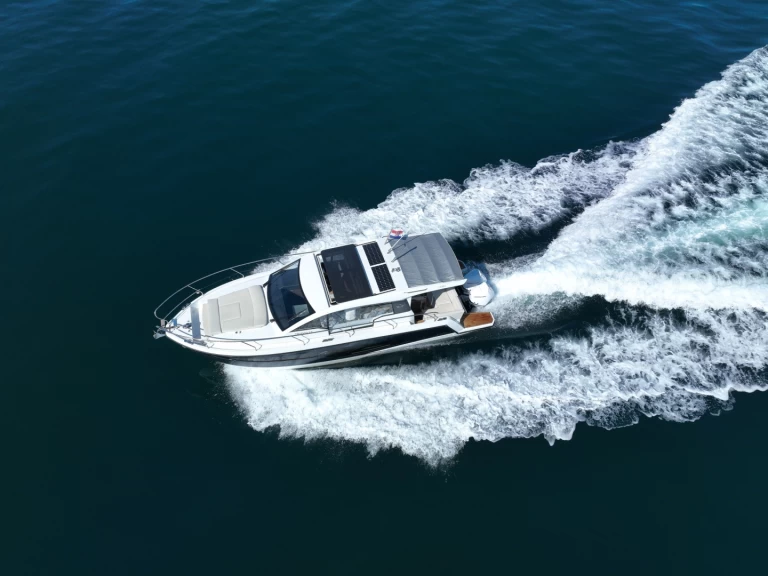 Alquiler de barcos Kaštela barato de Sealine C335V