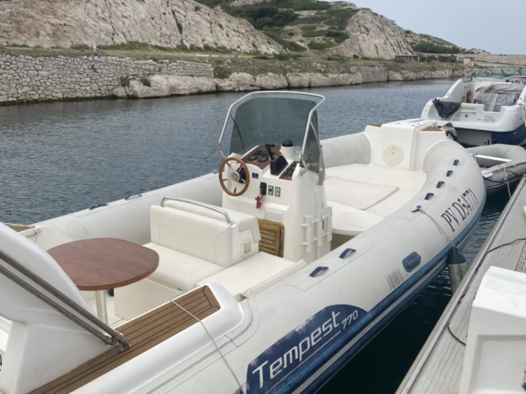 Alquiler de barcos Marsella barato de Tempest 770 Luxe