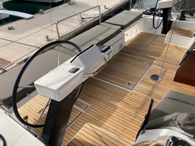 Alquiler de Velero, con o sin patrón Dufour Trogir