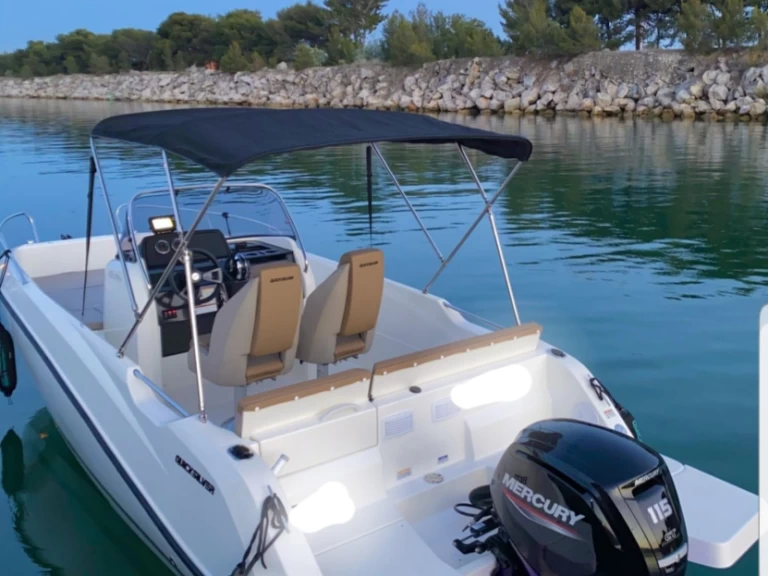 Quicksilver Activ 605 Open de alquiler a Marsella