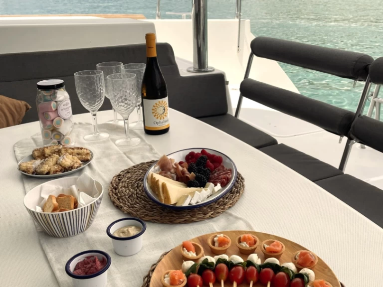 Alquiler de embarcaciones Lagoon Lagoon 400 S2 enEs Jondal en Samboat