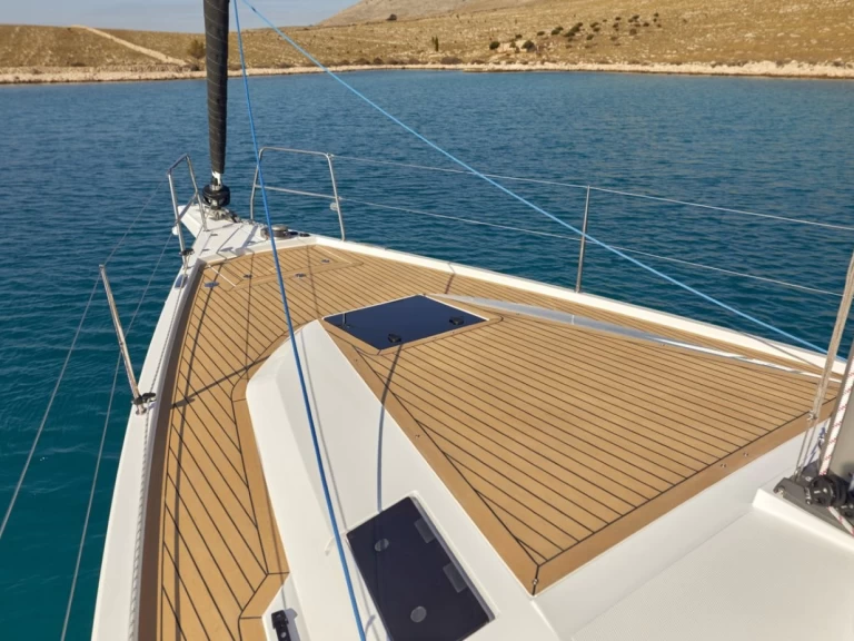 Alquiler de Elan Impression 45 en Pirovac