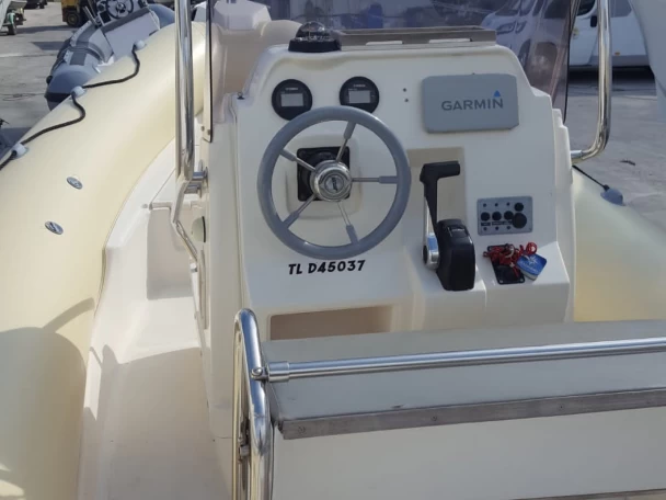 Alquiler de embarcaciones Joker Boat Clubman 23 enHyères en Samboat