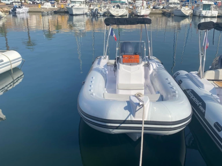 Alquiler de embarcaciones Capelli Tempest 630 enSaint-Cyprien en Samboat