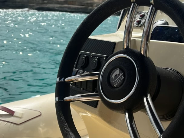 Alquiler Neumática Astec con o sin  título de navegación