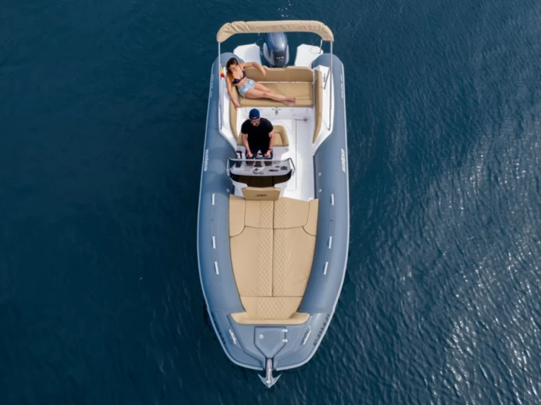 Alquiler Neumática Salpa con o sin  título de navegación