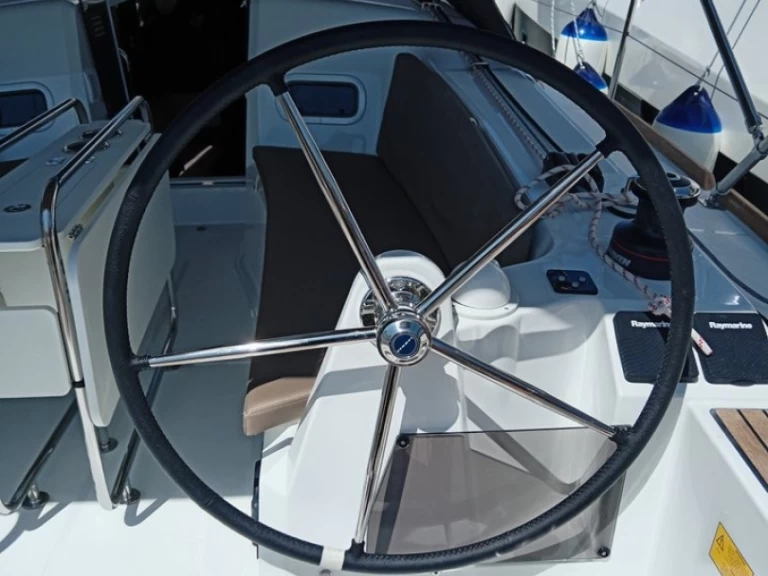 Alquiler Velero Jeanneau con o sin  título de navegación