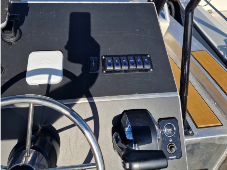 Alquiler de embarcaciones BravaBoats BA 75 enRoses en Samboat