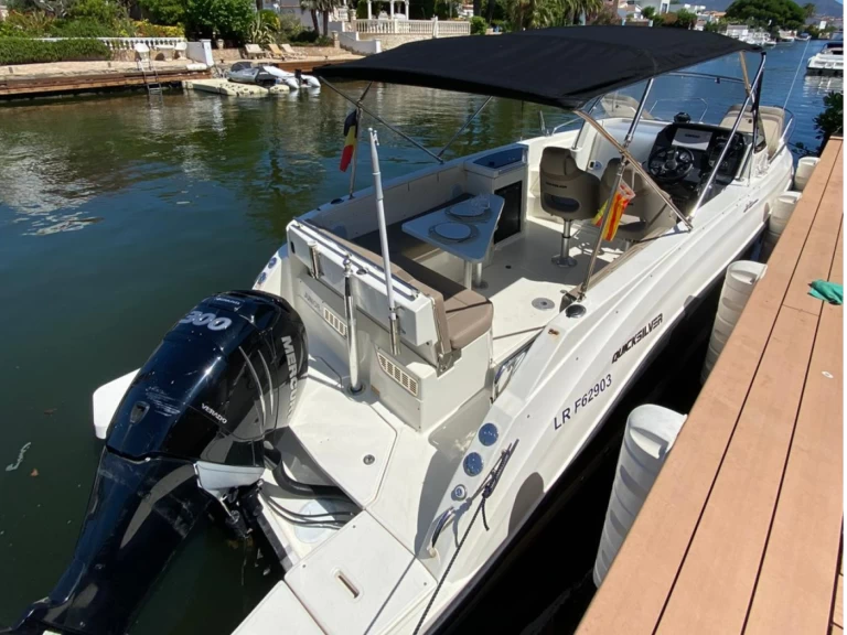 Alquiler de embarcaciones Quicksilver Activ 805 enEmpuriabrava en Samboat