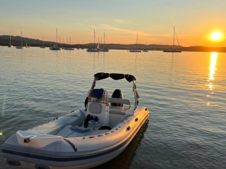 Alquiler de barcos Poltu Quatu barato de 650