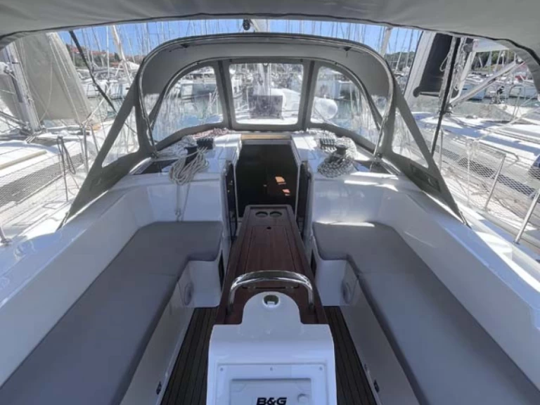 Alquiler de barcos Pula barato de Bavaria C38