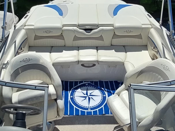 Alquiler de embarcaciones Stingray 225cr enGinebra (District) en Samboat