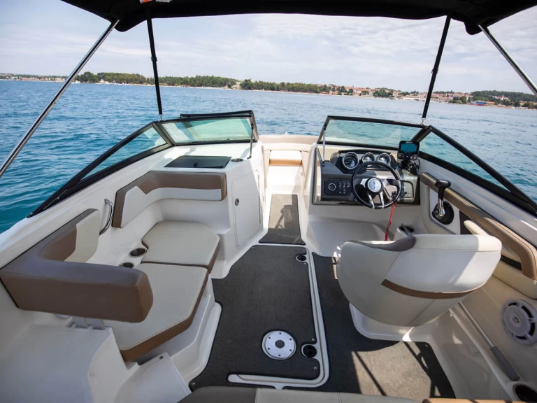 Alquiler de Lancha, con o sin patrón Sea Ray Poreč