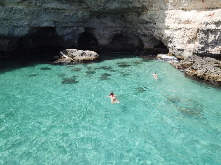 Yate de lujo para alquilar Polignano a Mare al mejor precio