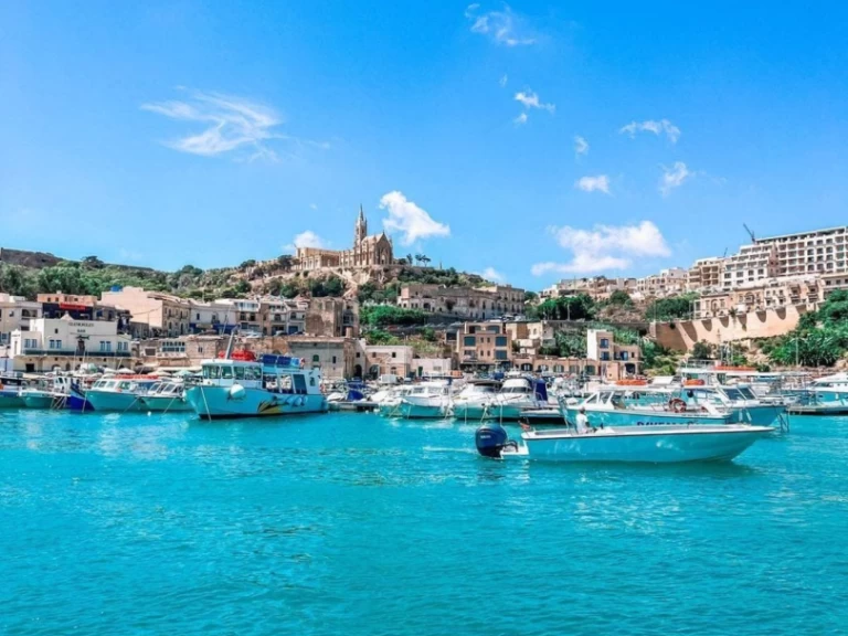 Alquiler de barcos Xemxija barato de Coronet