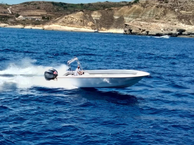 Alquiler Lancha Crown con o sin  título de navegación