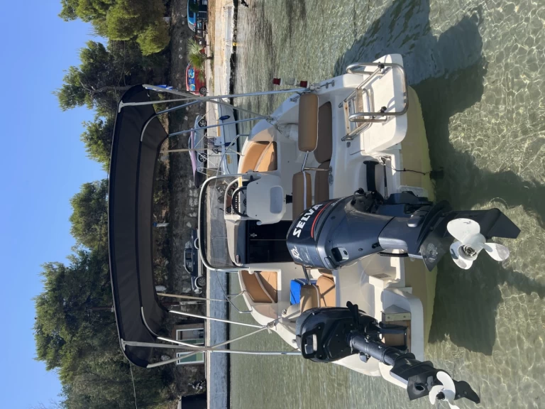 Alquiler de barcos Tsilivi barato de Nireus Ω53 Elegance 