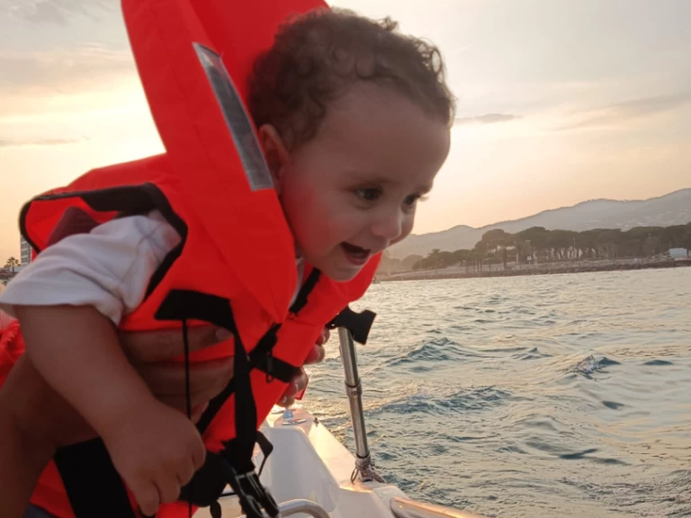 Four Winns Sundowner 285 de alquiler a Cannes