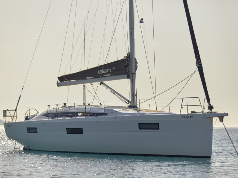 Alquiler de Velero, con o sin patrón Elan Pirovac