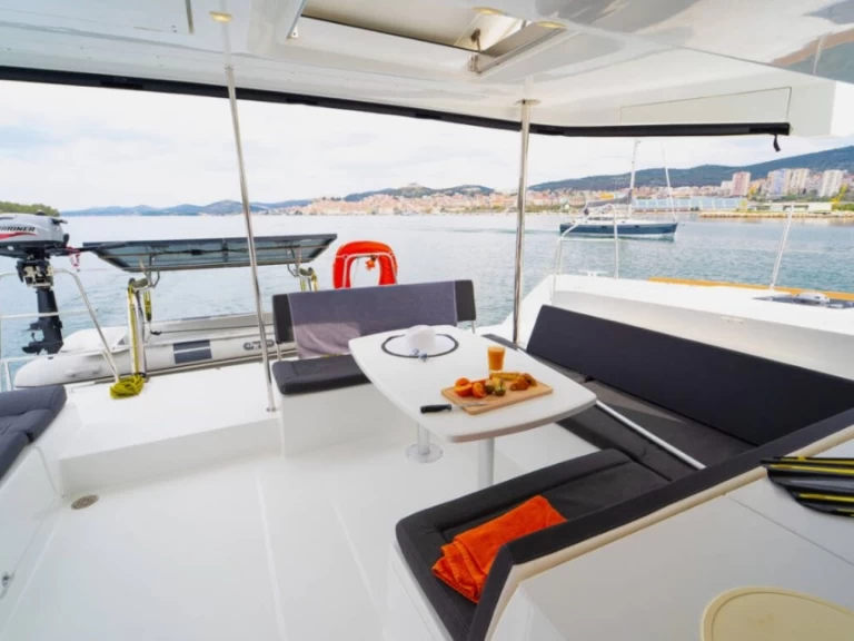 Alquiler de barcos Rogoznica barato de Lagoon 450 F