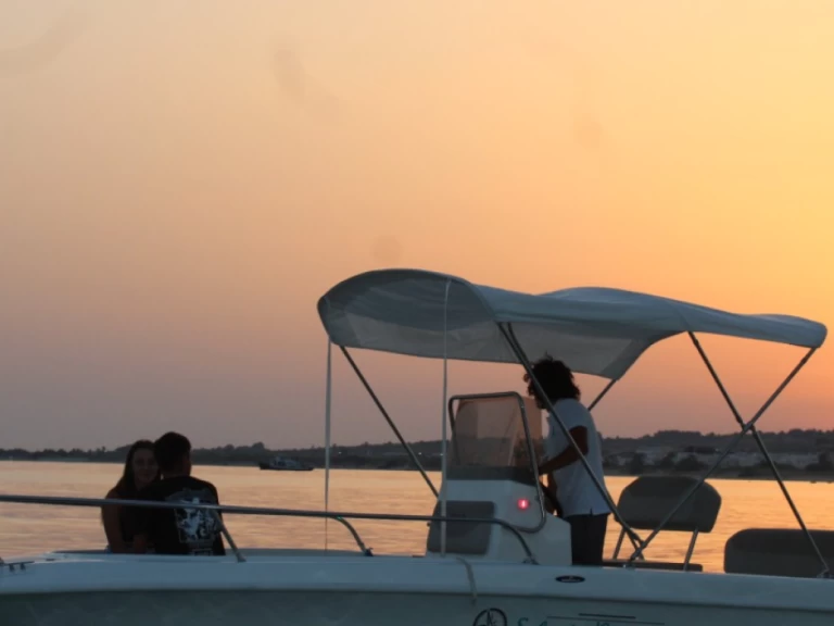 Alquiler de embarcaciones Mingolla Brava 19 enTorre Vado en Samboat