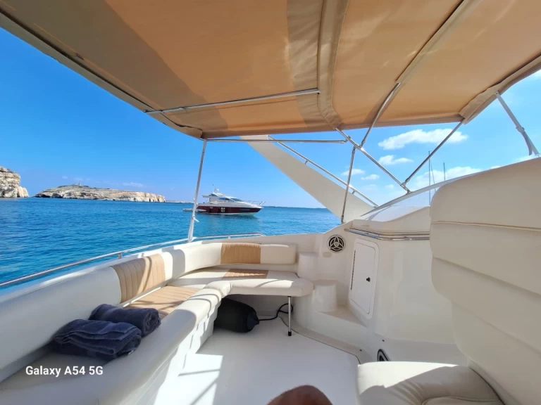 Larson 310 Cabrio de alquiler a Tal-Pietà