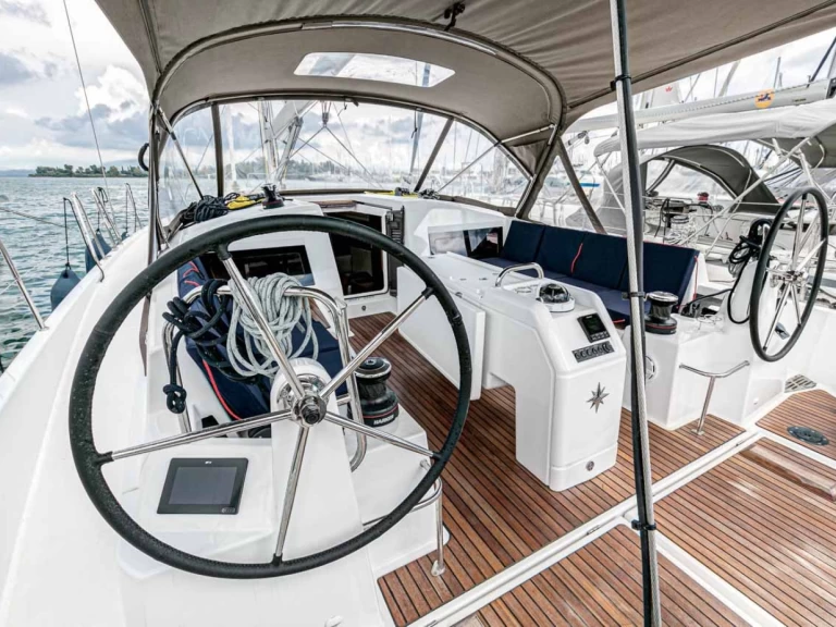 Alquiler de Jeanneau Sun Odyssey 440 en Gouviá