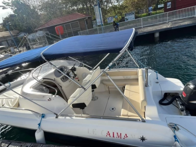 Lancha para alquilar Les Trois-Îlets al mejor precio