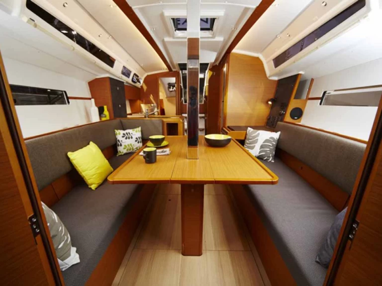 Alquiler de Jeanneau Sun Odyssey 349 en Golfo Aranci