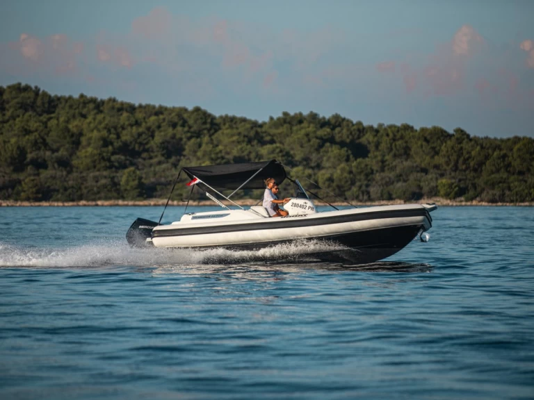 Joker Boat Joker Boat Clubman 22 Plus de alquiler a Sukošan