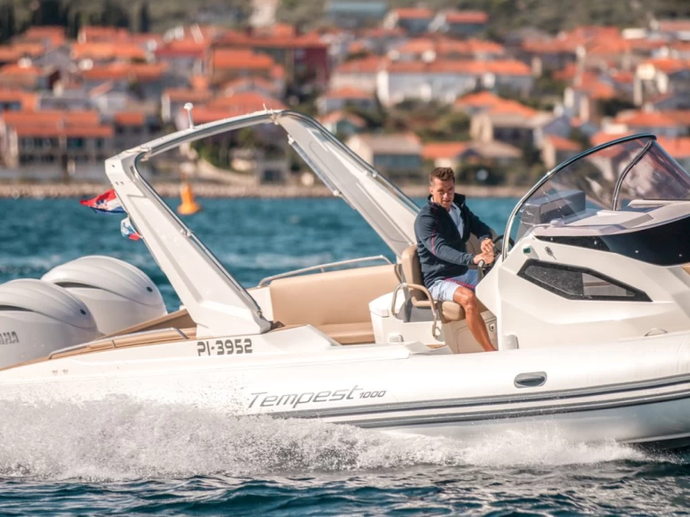 Alquiler de barcos Sukošan barato de Tempest 1000 Open