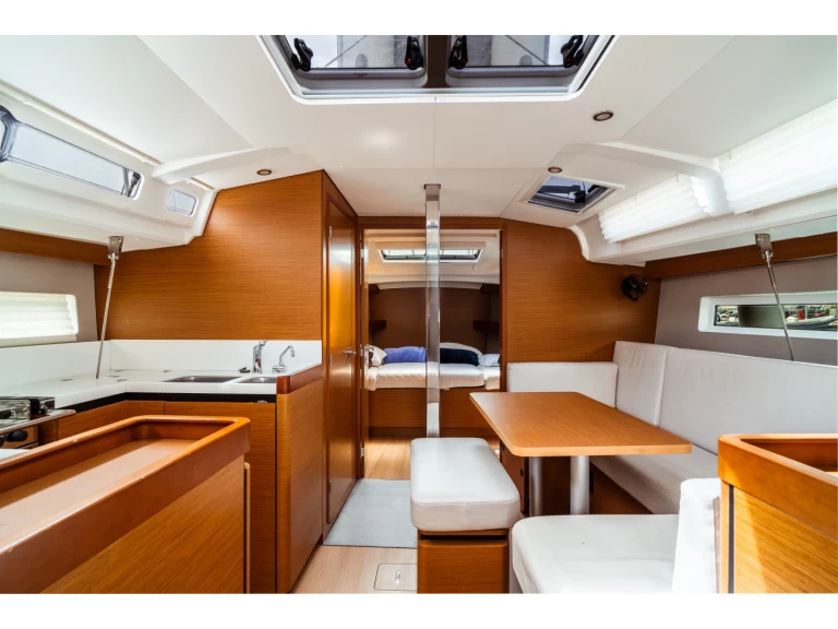 Alquiler Velero Jeanneau con o sin  título de navegación