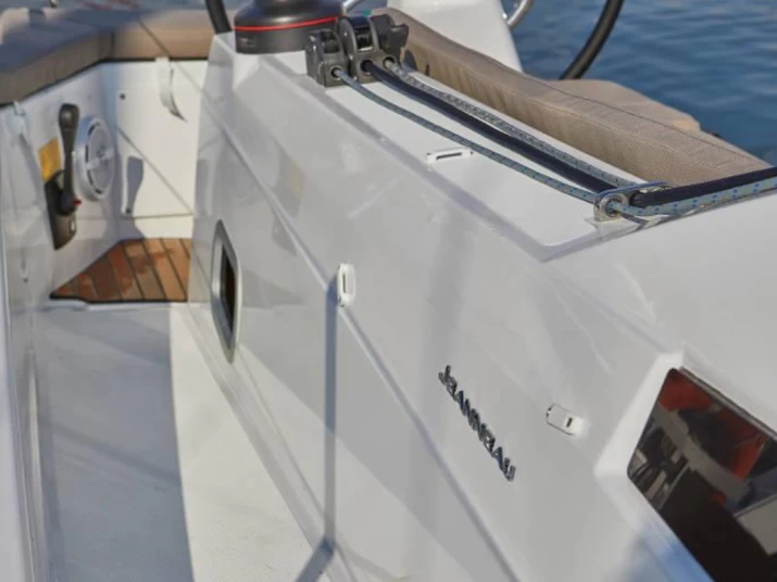 Alquiler de barcos Gouviá barato de Sun Odyssey 410