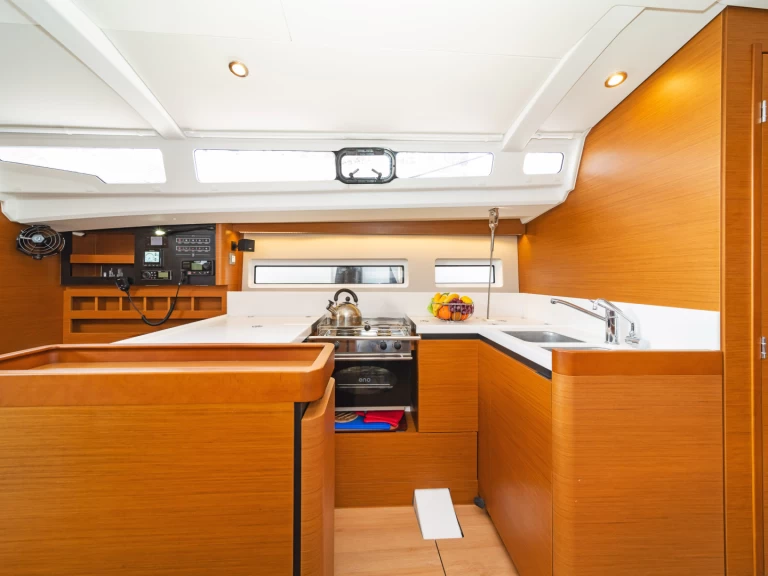 Alquiler de Jeanneau Sun Odyssey 440 en Cos